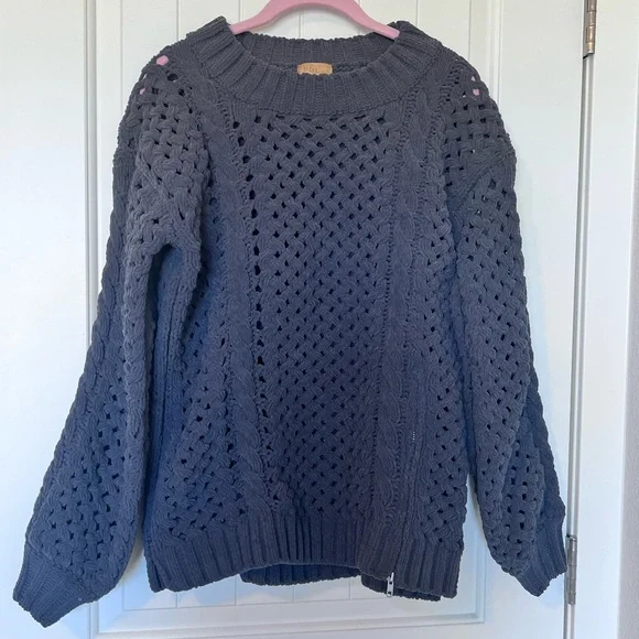 POL Chunky Open Weave Sweater
Gray Tone Zipper Fun Detail Sz Small Leather Tag - Picture 4 of 10